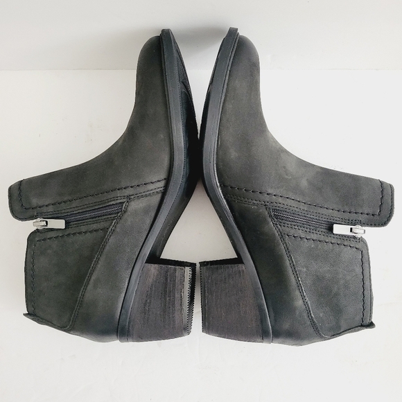 NEW Clarks Leather Ankle Bootie Size 9 main image 5